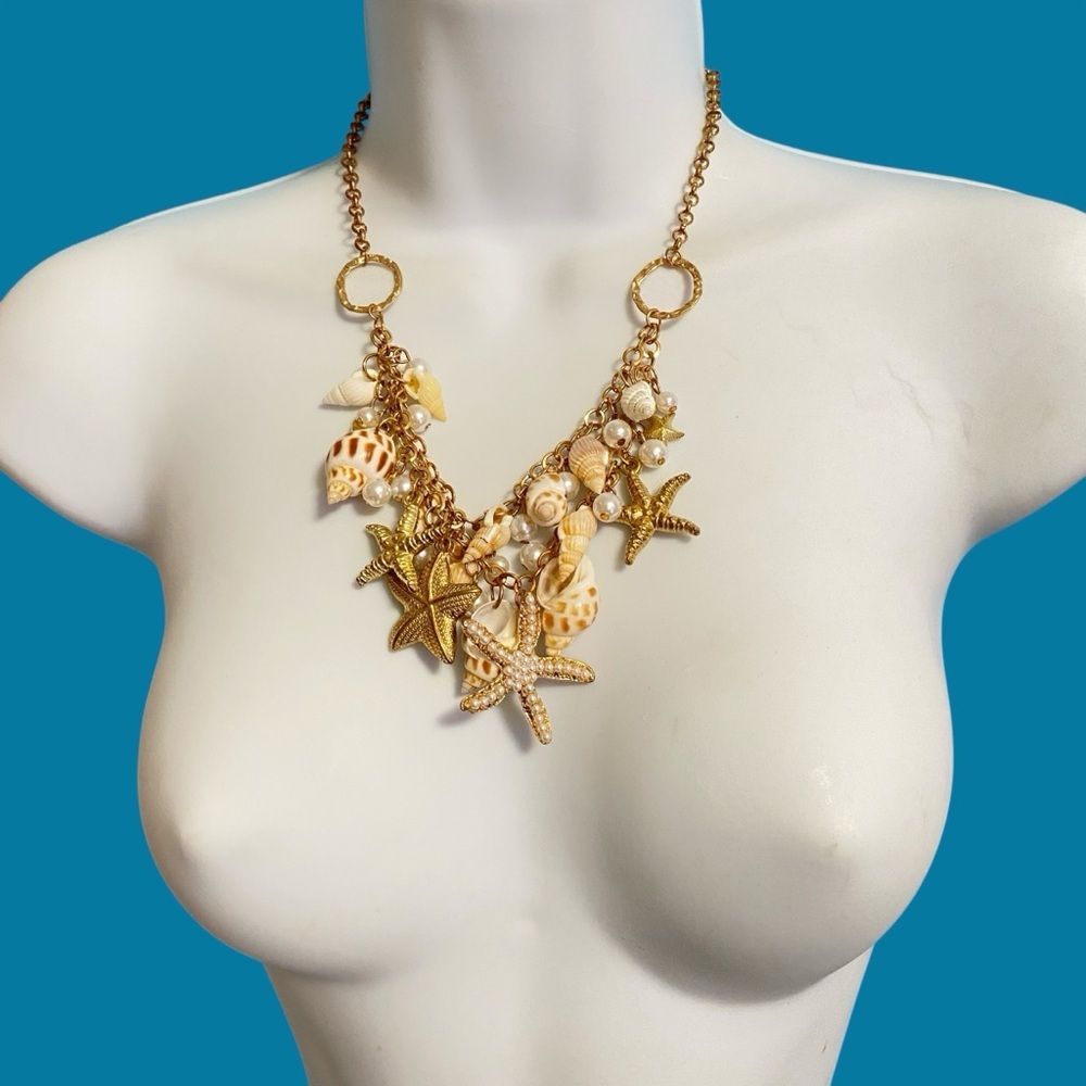 Goldtone Seashells Necklace & Bracelet Fashion Jewelry Set Beachy Coastal